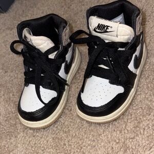 Jordan 1 high top Nike Kids Black and White High-Top Sneakers